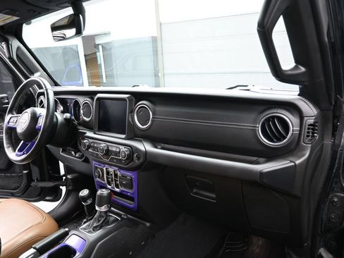 Used 2022 Jeep Wrangler Unlimited Sahara w/ Cold Weather Group AWD/4WD image 27