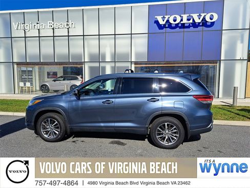 Used 2019 Toyota Highlander XLE image 1