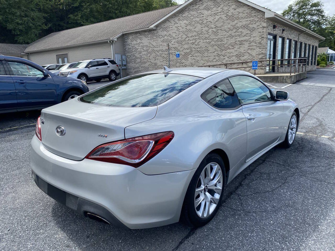 Used 2013 Hyundai Genesis 2.0T RWD image 5
