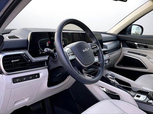 Used 2025 Kia Telluride EX w/ EX Captain's Chair Package image 18