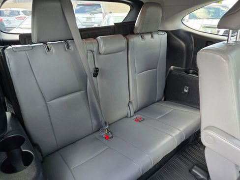 Used 2022 Toyota Highlander XLE AWD/4WD image 14