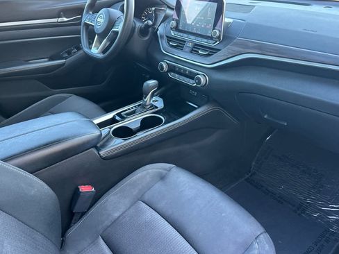Used 2023 Nissan Altima 2.5 SV image 14