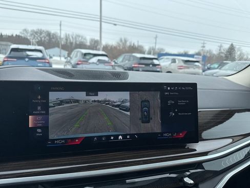 Used 2024 BMW X7 xDrive40i w/ Climate Comfort Package image 16