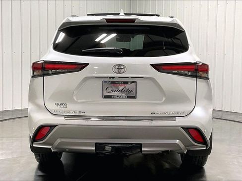 Used 2024 Toyota Highlander Platinum AWD/4WD image 4