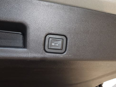 Used 2026 GMC Acadia Elevation w/ Elevation Premium Package FWD image 19