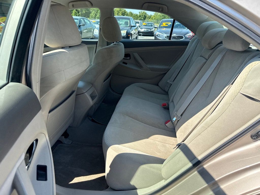 Used 2009 Toyota Camry LE FWD image 10