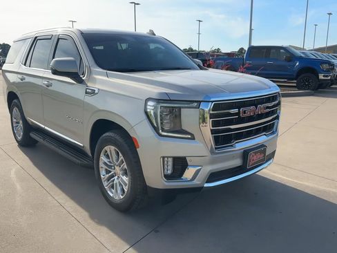 Used 2021 GMC Yukon SLT w/ SLT Luxury Package RWD image 2