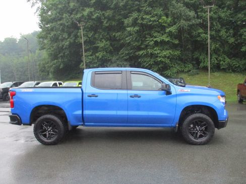Used 2025 Chevrolet Silverado 1500 LT Trail Boss w/ Convenience Package II AWD/4WD image 4