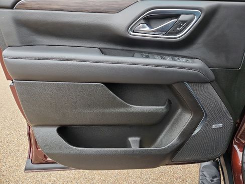 Used 2022 Chevrolet Tahoe Z71 w/ Luxury Package image 13