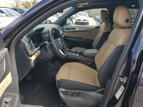 Used 2025 Volkswagen Atlas Cross Sport SE image 12