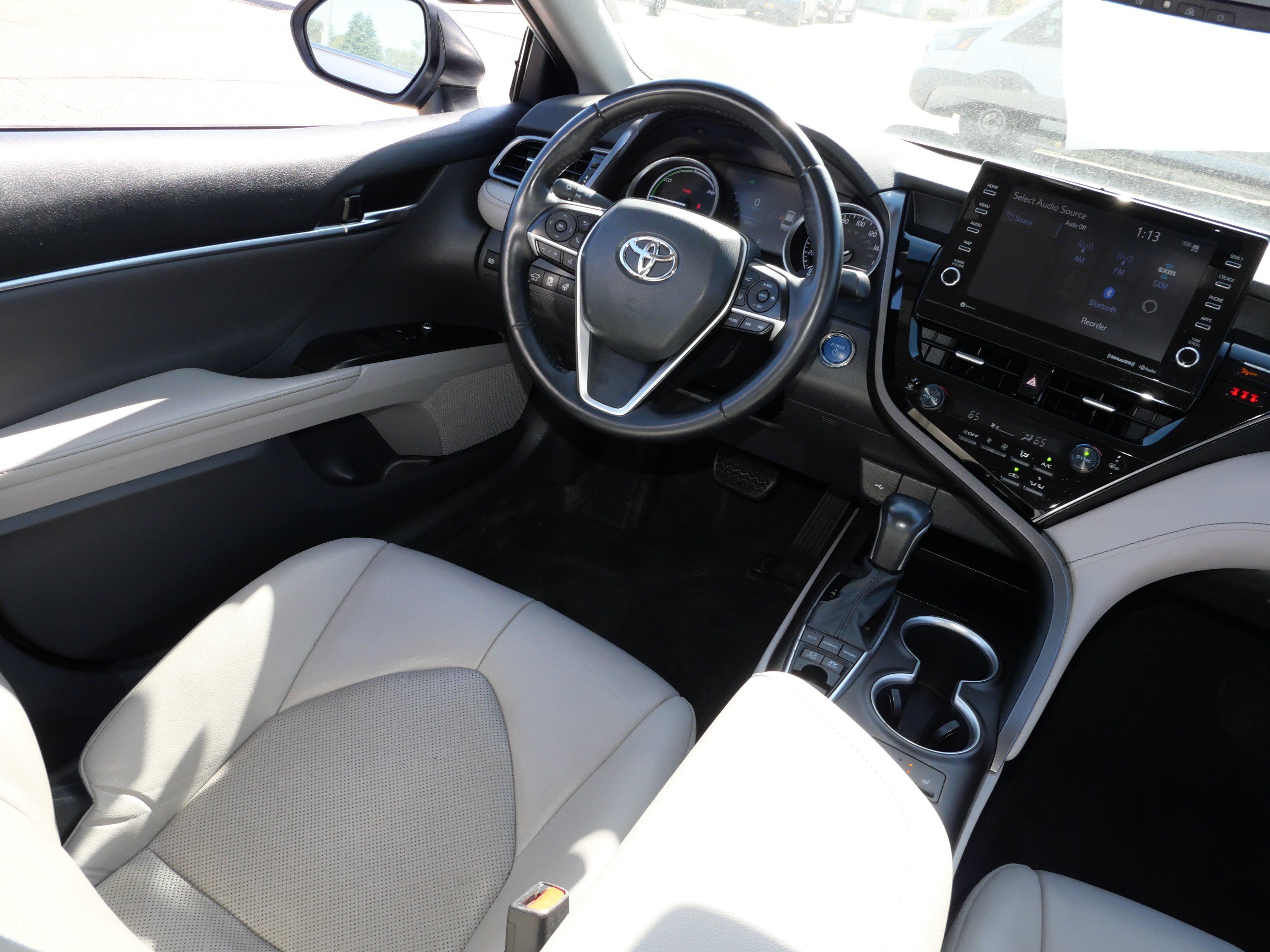 Used 2021 Toyota Camry XLE w/ Cold Weather Package FWD image 9