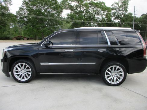 Used 2016 Cadillac Escalade Platinum image 2