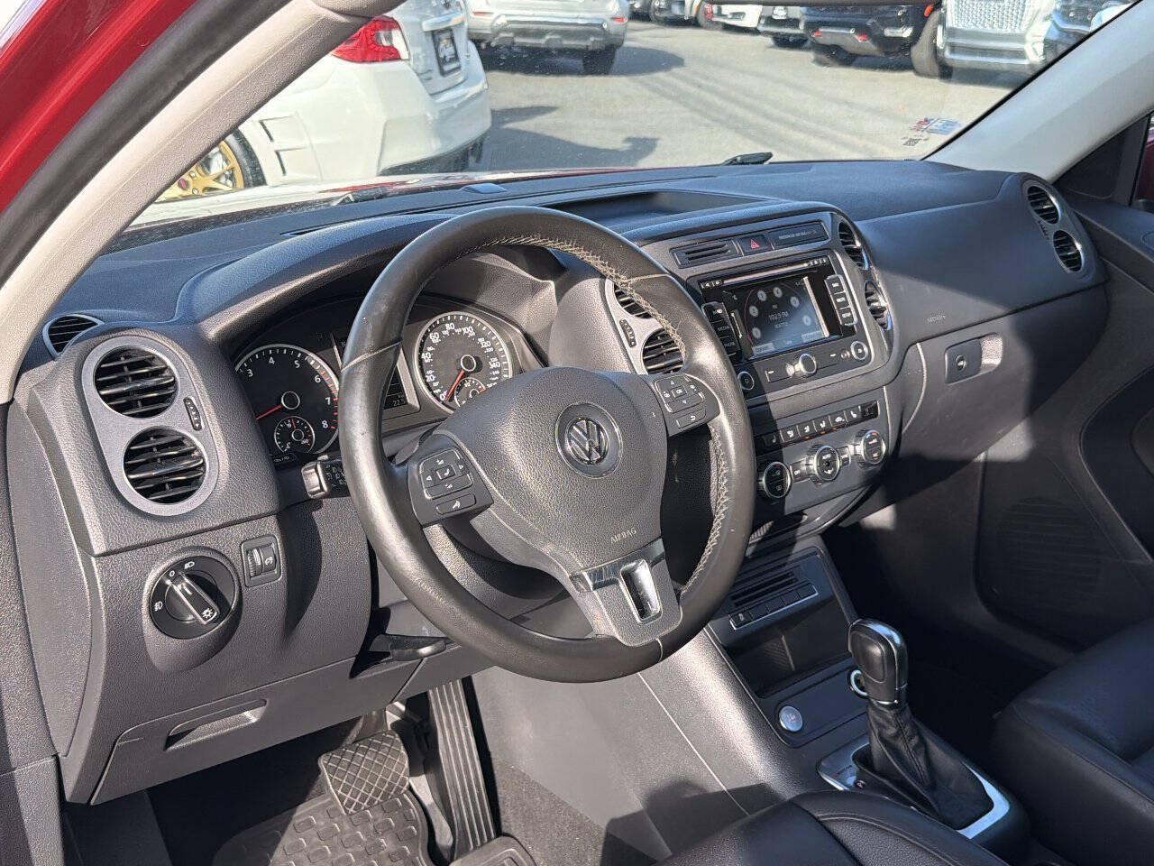 Used 2014 Volkswagen Tiguan SEL AWD/4WD image 31