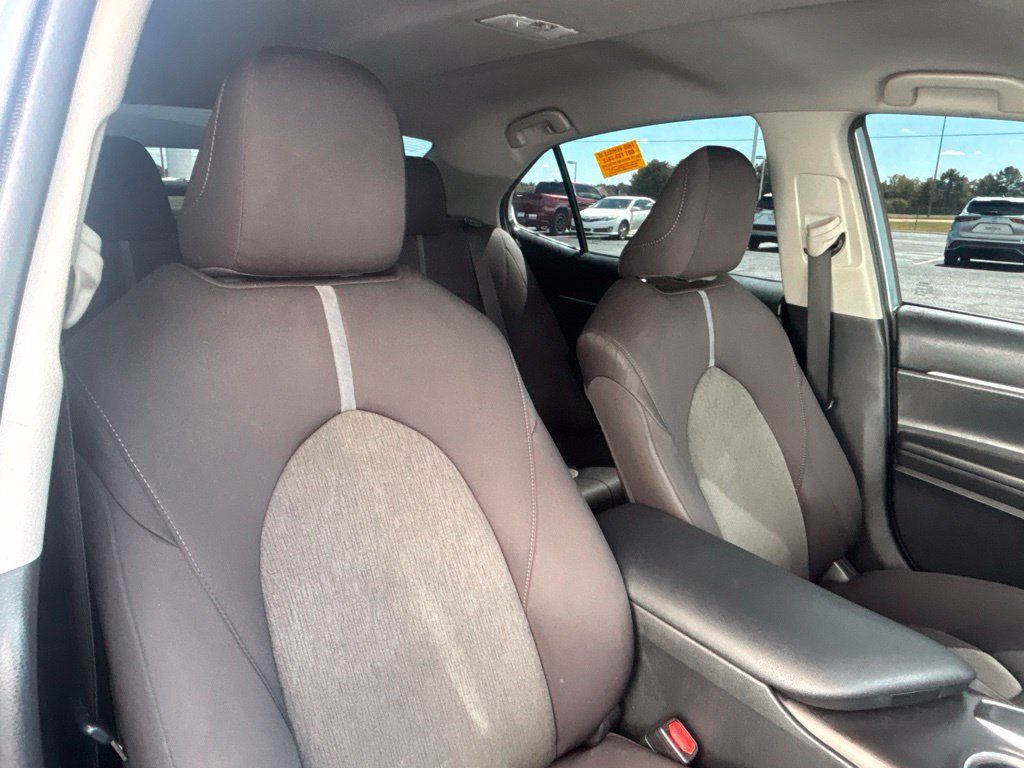 Used 2022 Toyota Camry LE FWD image 17