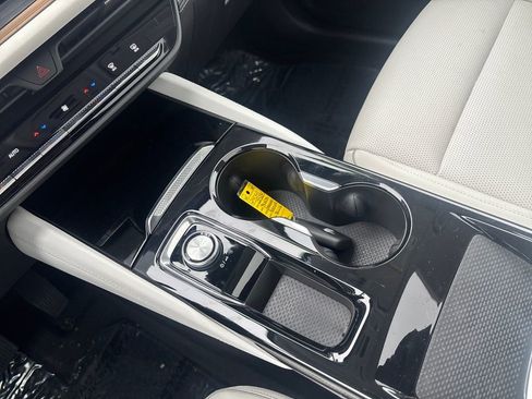 Used 2025 Buick Envision Avenir image 24