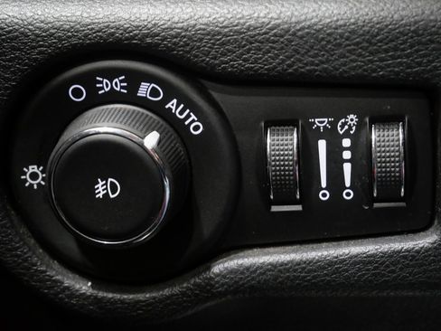 Used 2020 Chrysler Pacifica Limited w/ Quick Order Package 27H Red S image 15