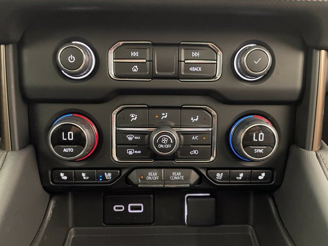 Used 2024 Chevrolet Tahoe High Country AWD/4WD image 7