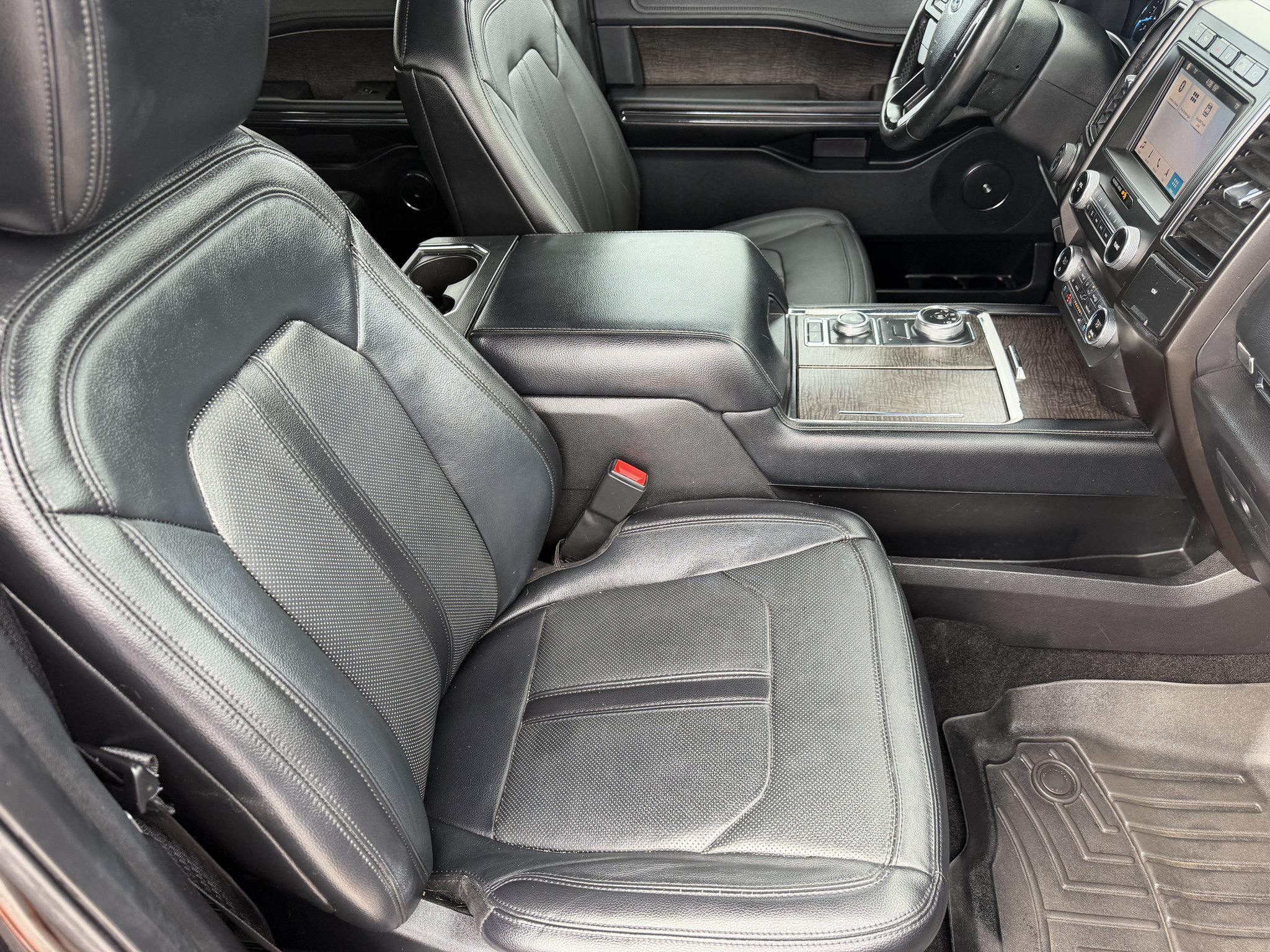 Used 2019 Ford Expedition Limited w/ Equipment Group 302A AWD/4WD image 26