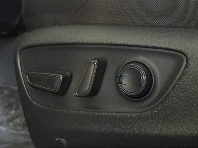 Used 2021 Toyota Venza LE w/ Carpet Mat Package (TMS) AWD/4WD image 16
