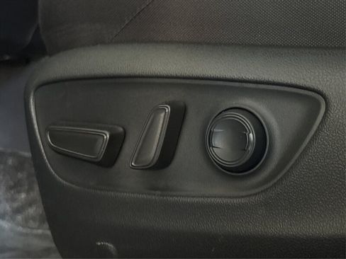 Used 2021 Toyota Venza LE w/ Carpet Mat Package (TMS) AWD/4WD image 16