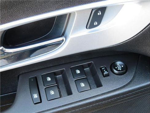 Used 2016 Chevrolet Equinox LT image 11