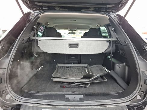 Used 2023 Mitsubishi Outlander ES image 28