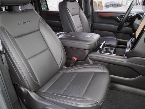 Used 2025 GMC Yukon XL Denali image 18