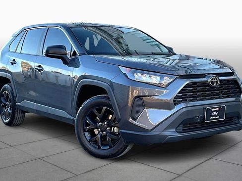 Used 2022 Toyota RAV4 LE image 2