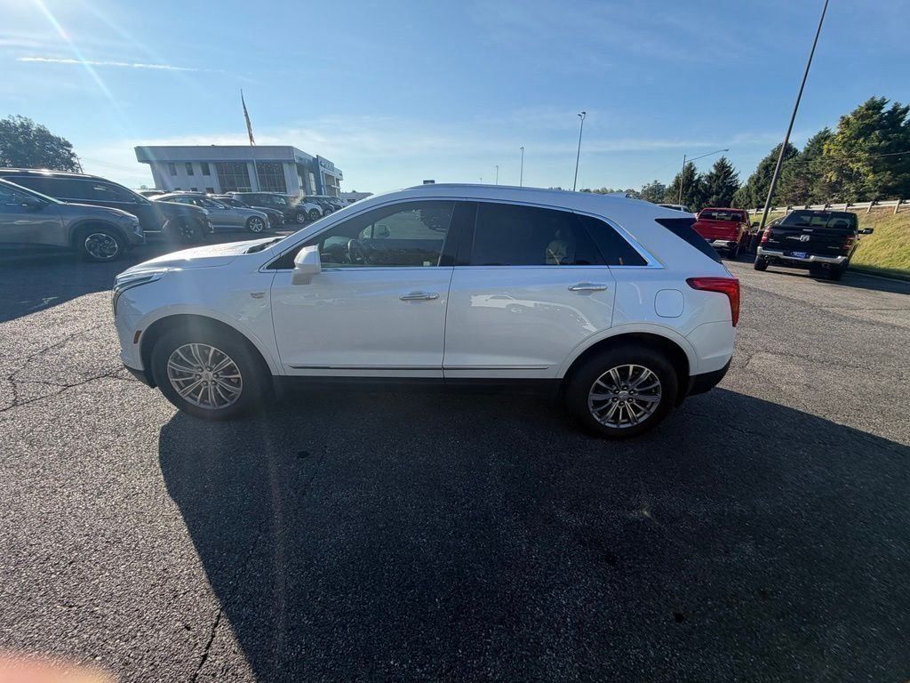 Used 2017 Cadillac XT5 Luxury w/ Driver Awareness Package AWD/4WD image 4