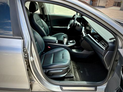 Used 2022 Kia Niro EX Premium FWD image 28