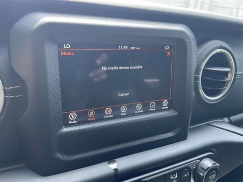 Used 2018 Jeep Wrangler Unlimited Sahara w/ Cold Weather Group AWD/4WD image 29