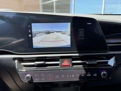 Used 2025 Kia Niro EX FWD image 20