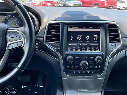 Used 2018 Jeep Grand Cherokee Limited AWD/4WD image 6