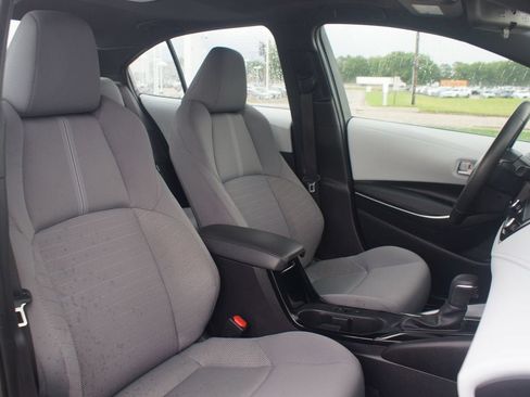 Certified 2025 Toyota Corolla SE w/ SE Premium Package FWD image 21