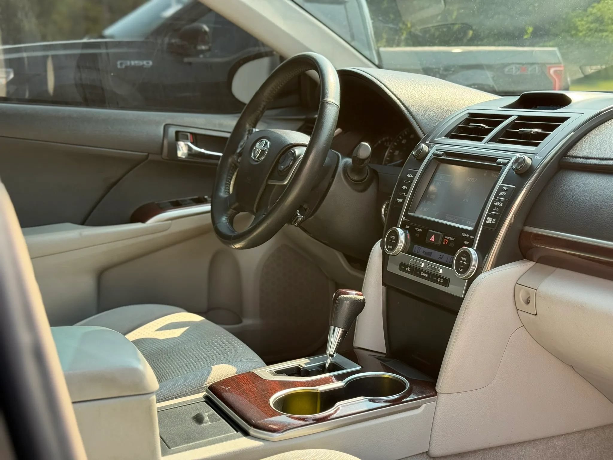 Used 2014 Toyota Camry XLE w/ Convenience Package FWD image 44