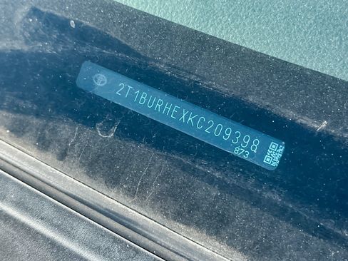Used 2019 Toyota Corolla SE w/ SE Premium Package FWD image 3