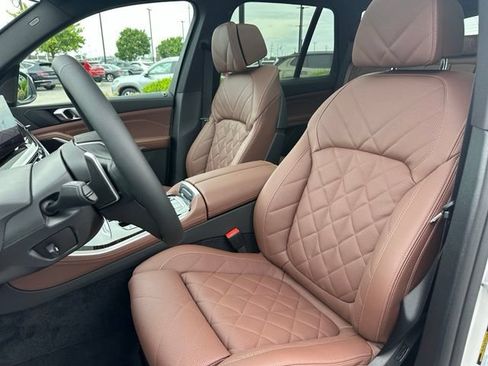 New 2026 BMW X5 xDrive50e w/ Climate Comfort Package AWD/4WD image 4