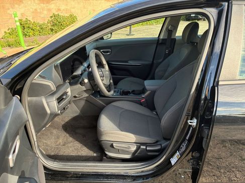 Used 2025 Kia K4 LXS image 25