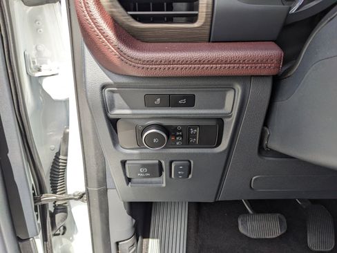 Used 2023 Ford Expedition Limited AWD/4WD image 32