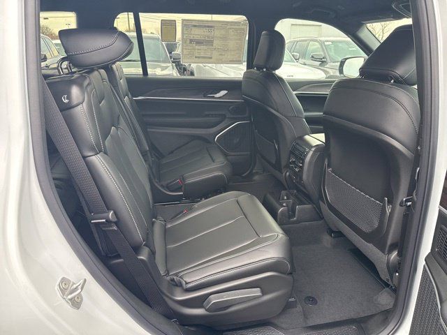 Used 2026 Jeep Grand Cherokee L Limited AWD/4WD image 33