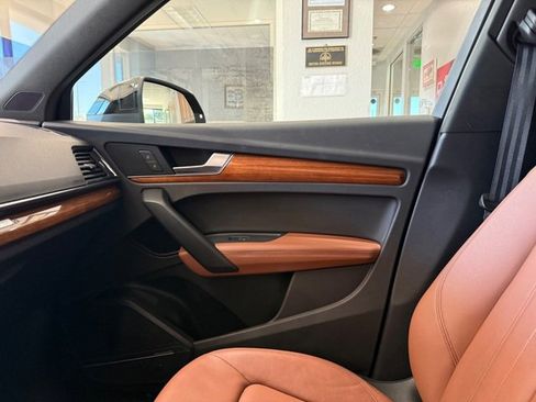 Used 2021 Audi Q5 Premium Plus w/ Premium Plus Package image 15