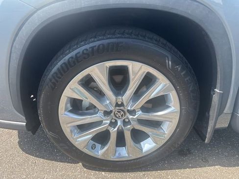 Used 2022 Toyota Highlander Limited AWD/4WD image 11
