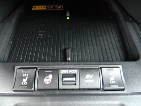 Used 2026 Toyota Corolla Cross AWD Hybrid w/ Moonroof Package image 16