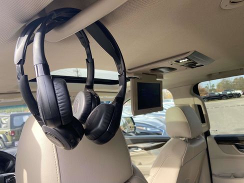 Used 2019 Cadillac Escalade Premium Luxury image 4