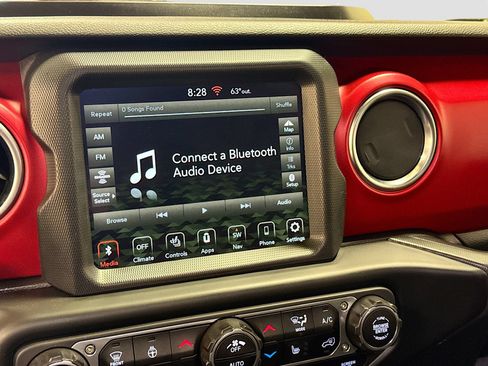 Used 2023 Jeep Wrangler Unlimited Rubicon w/ Cold Weather Group AWD/4WD image 15