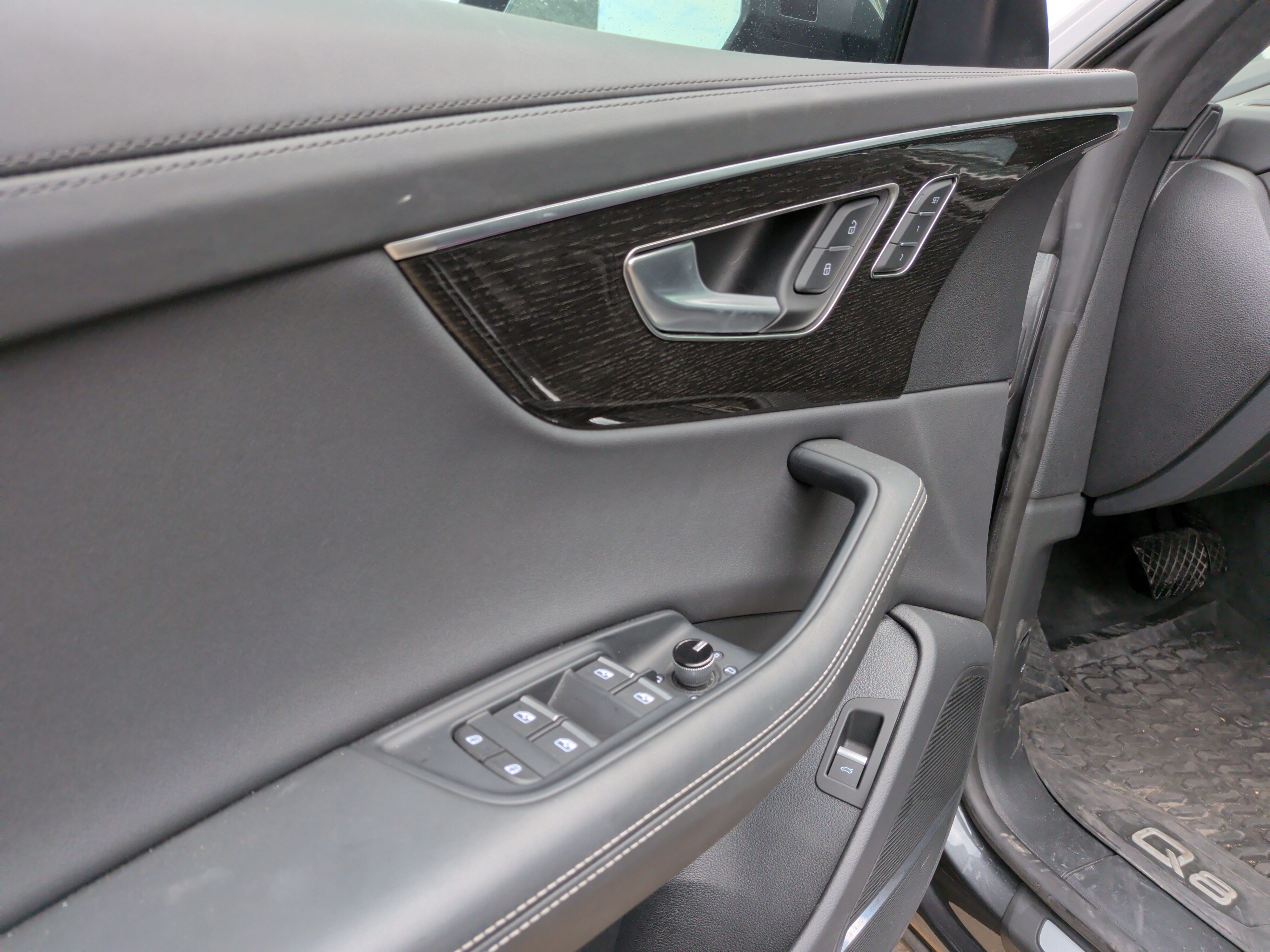 Certified 2025 Audi Q8 Prestige AWD/4WD image 14