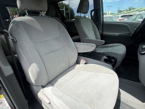 Used 2015 Toyota Sienna LE FWD image 14