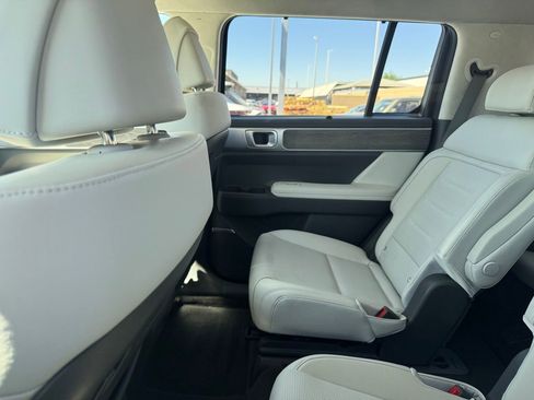 Certified 2025 Hyundai Santa Fe Calligraphy image 7