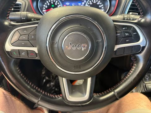 Used 2020 Jeep Compass Trailhawk image 12