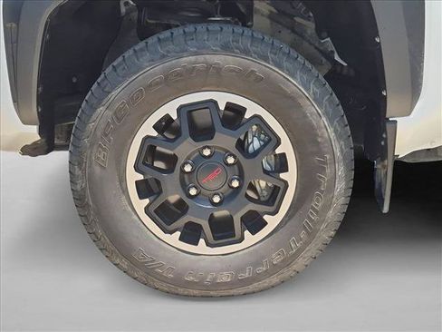 Used 2024 Toyota Tacoma TRD Off-Road AWD/4WD image 21